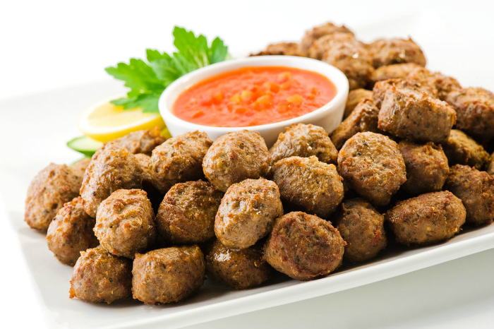 meatballs_plate_with_dipping_sauce__40189