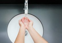 κορονοϊός χέρια πλύσιμο με δαχτυλίδια
